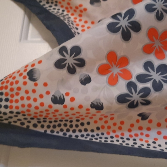 Orange and blue vintage flower scarf - Picture 4 of 4